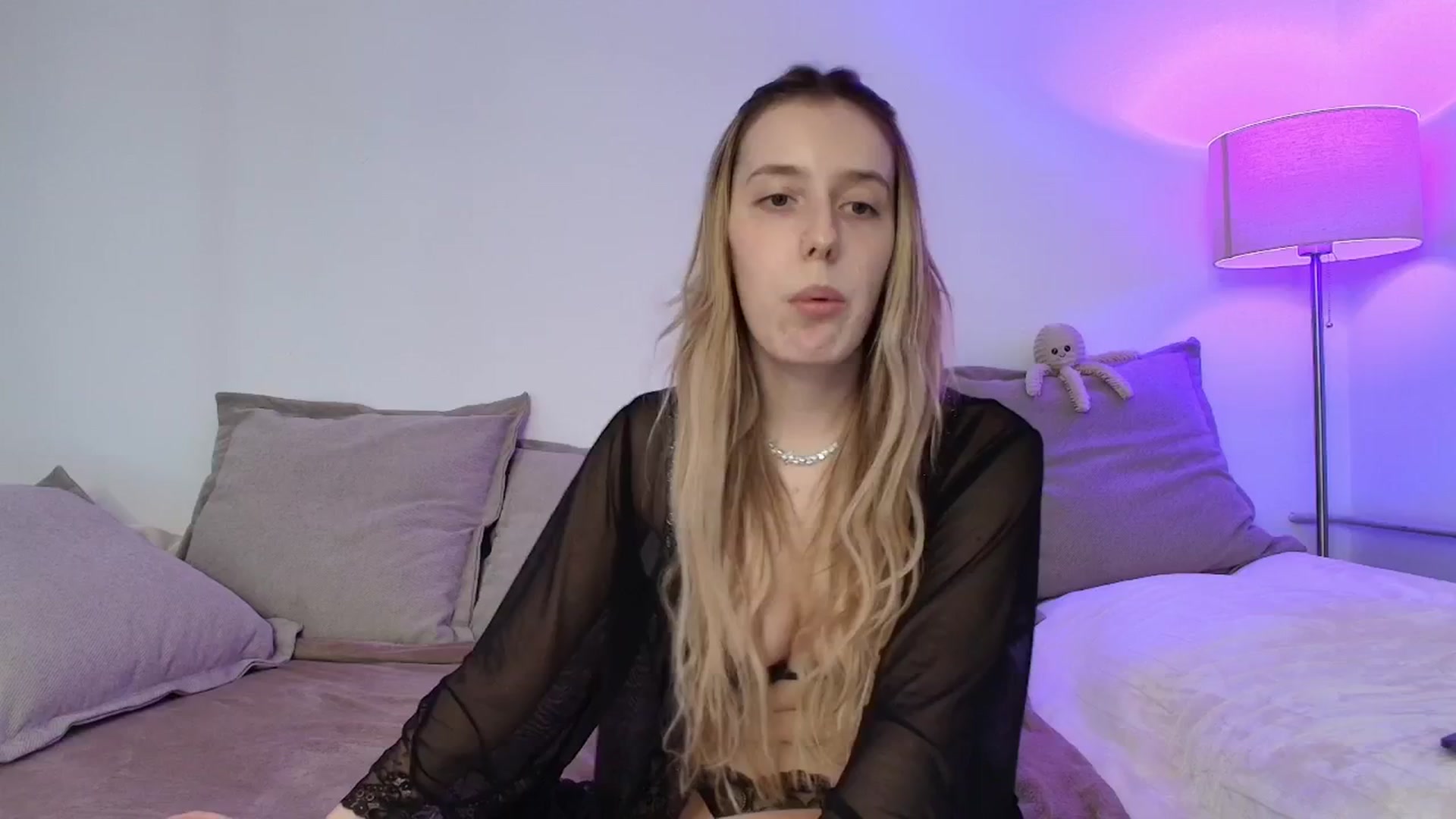 Gallery image thumbnail from Elenaxkiss's myfreecams stream on, 11/06/2025, 11:25 image 8 of 20