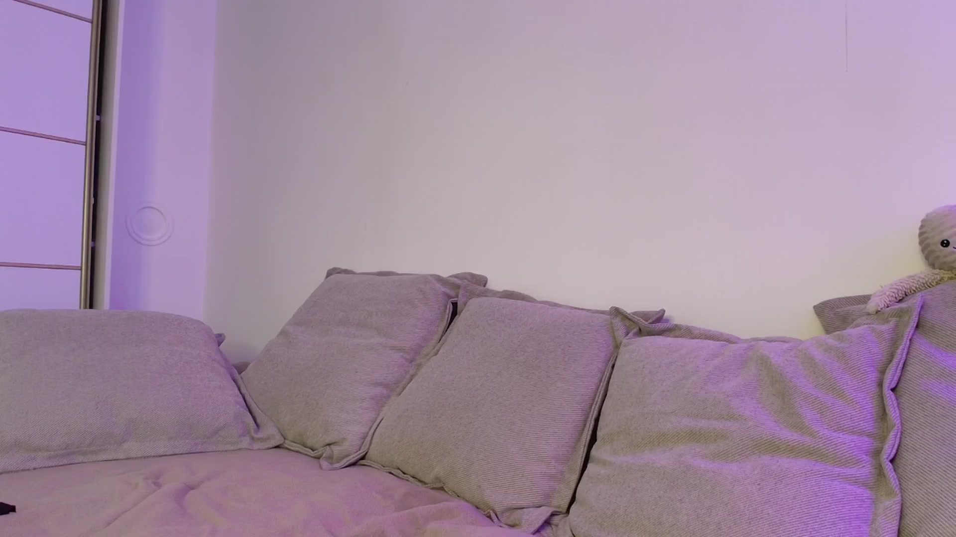 Gallery image thumbnail from Elenaxkiss's myfreecams stream on, 11/13/2025, 12:01 image 10 of 20