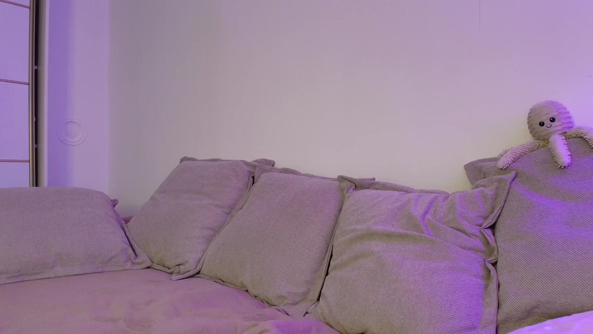 Gallery image thumbnail from Elenaxkiss's myfreecams stream on, 11/13/2025, 12:01 image 7 of 20