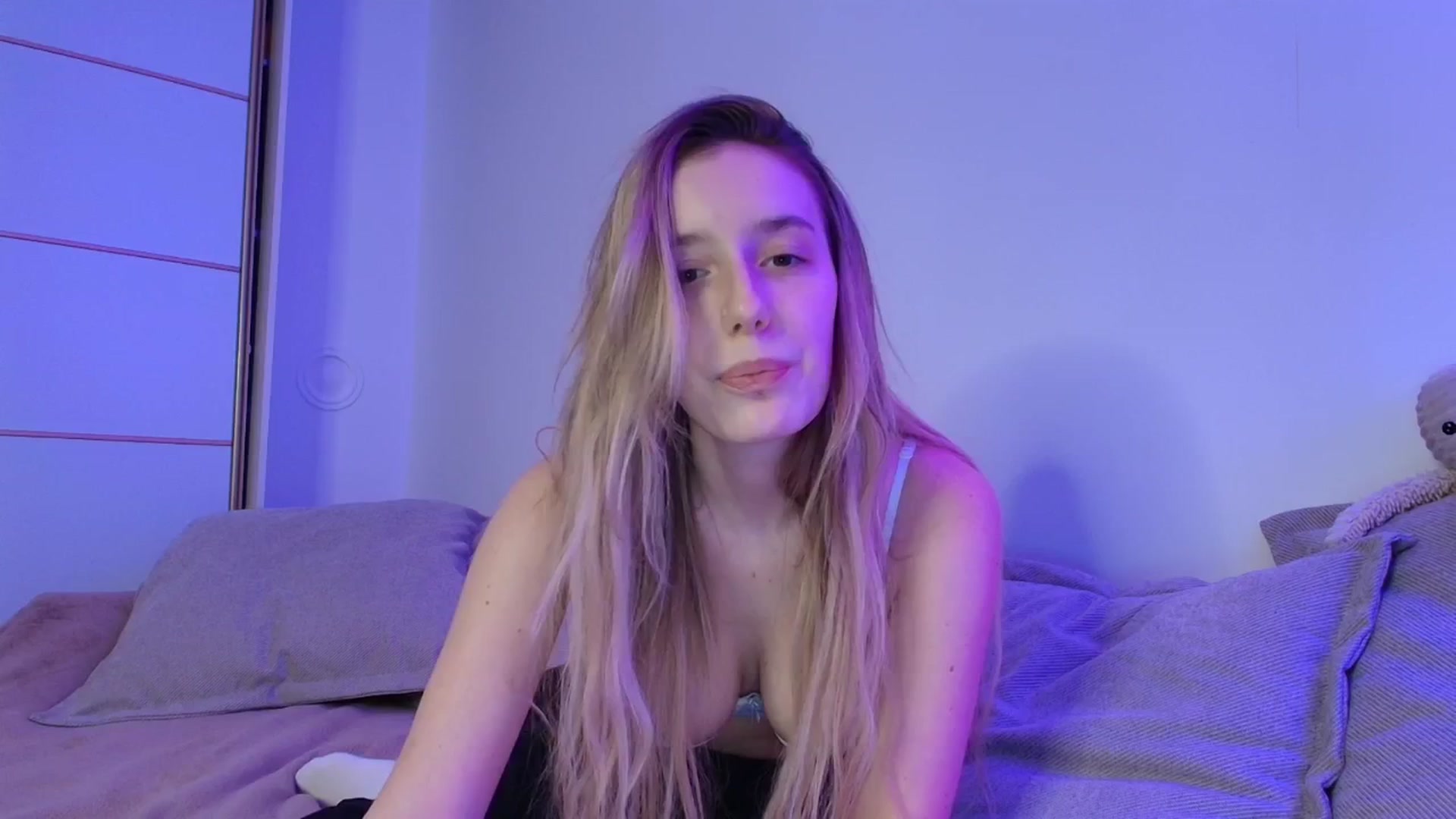 Gallery image thumbnail from Elenaxkiss's myfreecams stream on, 11/13/2025, 17:46 image 3 of 20