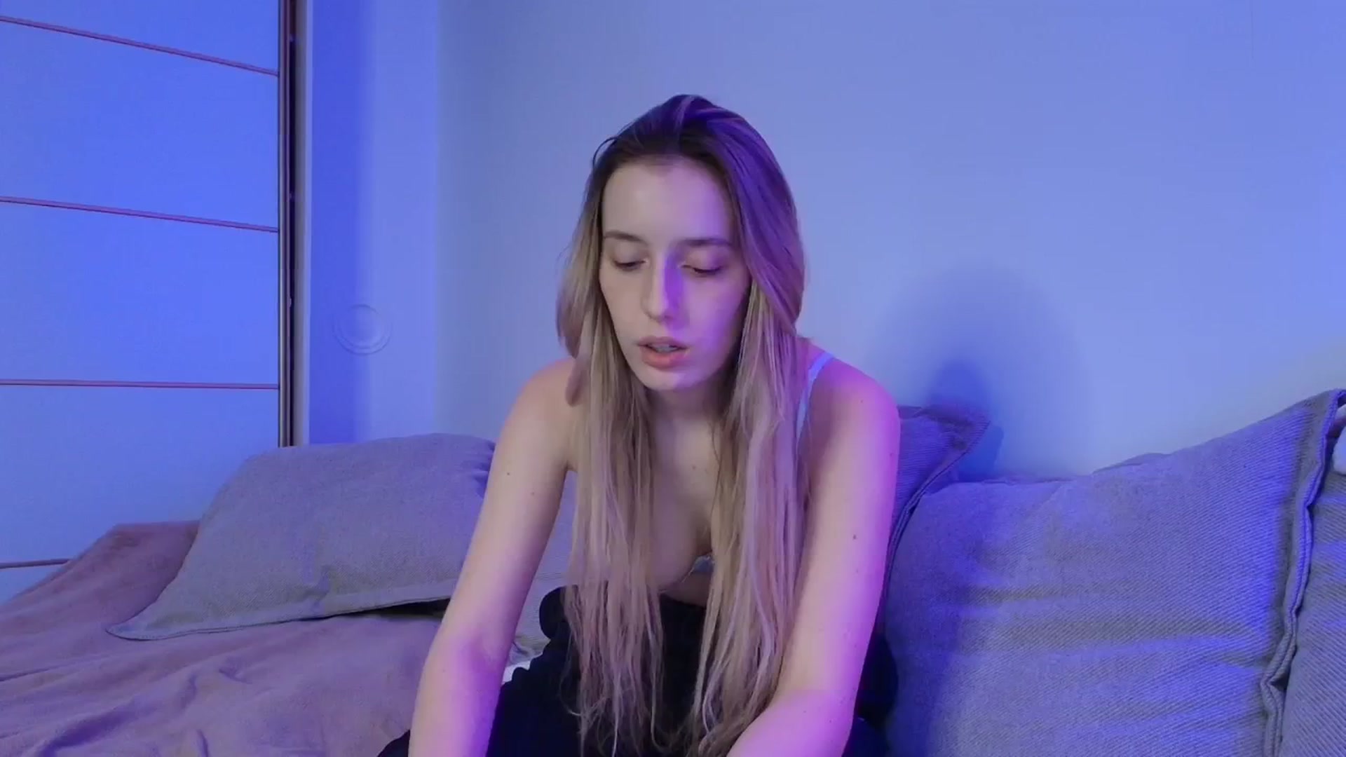 Gallery image thumbnail from Elenaxkiss's myfreecams stream on, 11/13/2025, 20:35 image 13 of 20