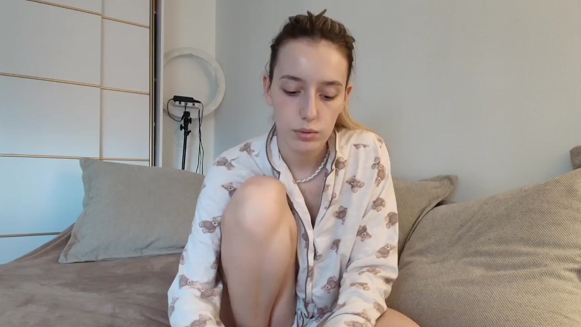Gallery image thumbnail from Elenaxkiss's myfreecams stream on, 11/16/2025, 11:33 image 6 of 20