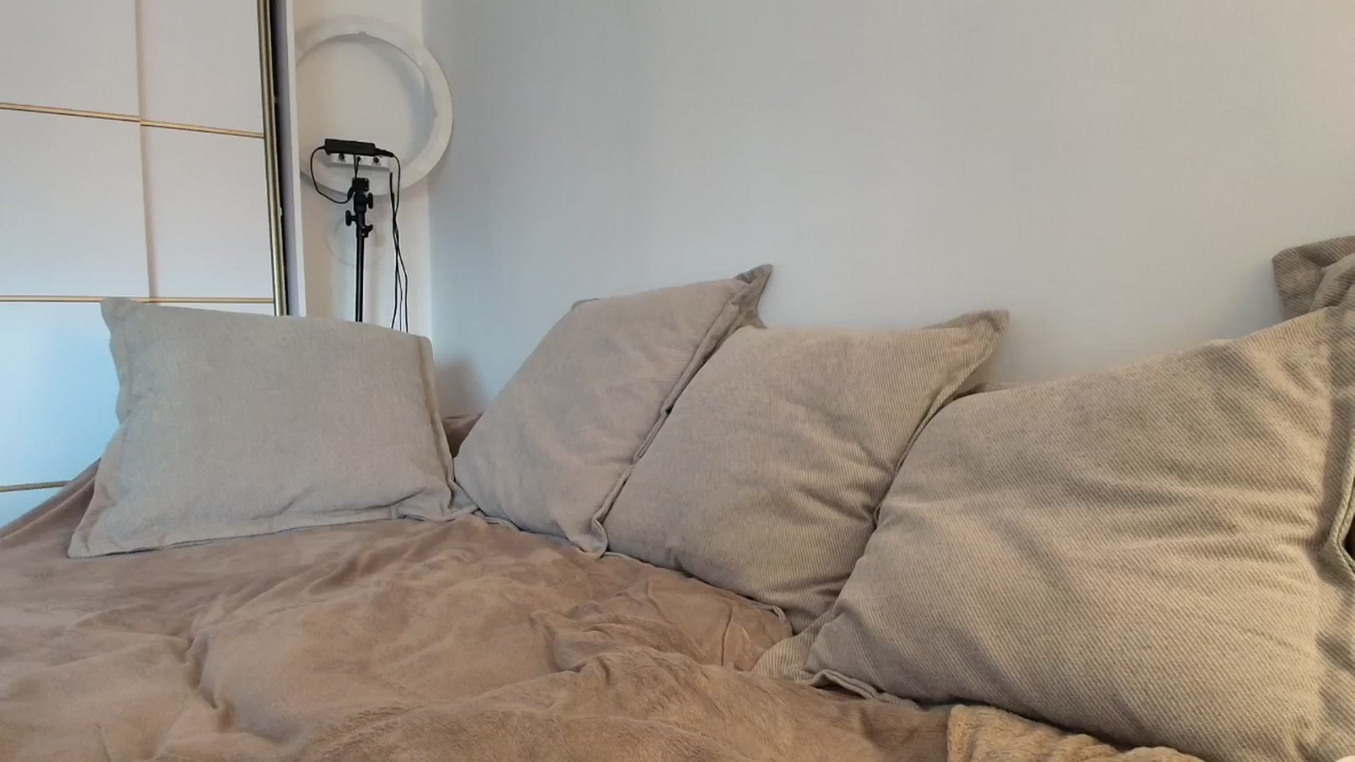 Gallery image thumbnail from Elenaxkiss's myfreecams stream on, 11/16/2025, 11:33 image 18 of 20