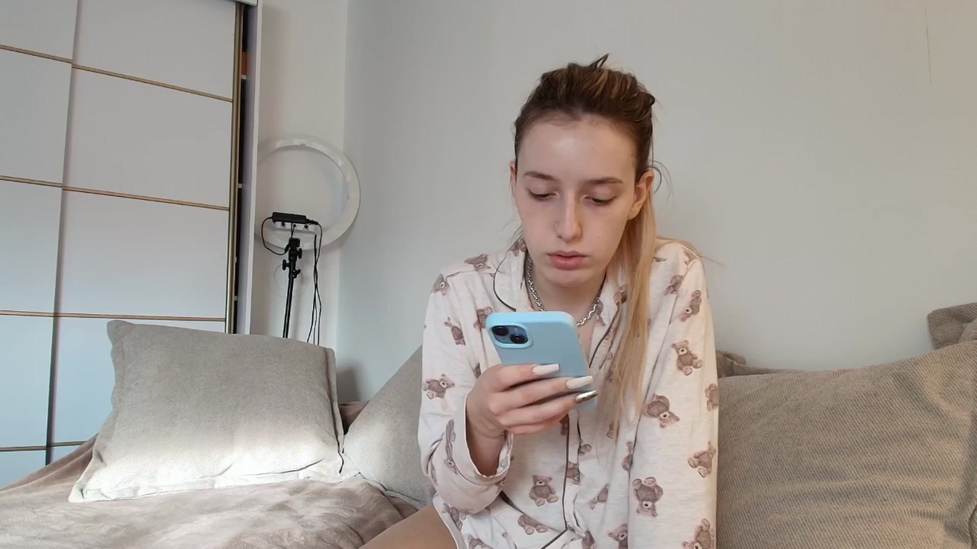 Gallery image thumbnail from Elenaxkiss's myfreecams stream on, 11/16/2025, 13:33 image 17 of 20