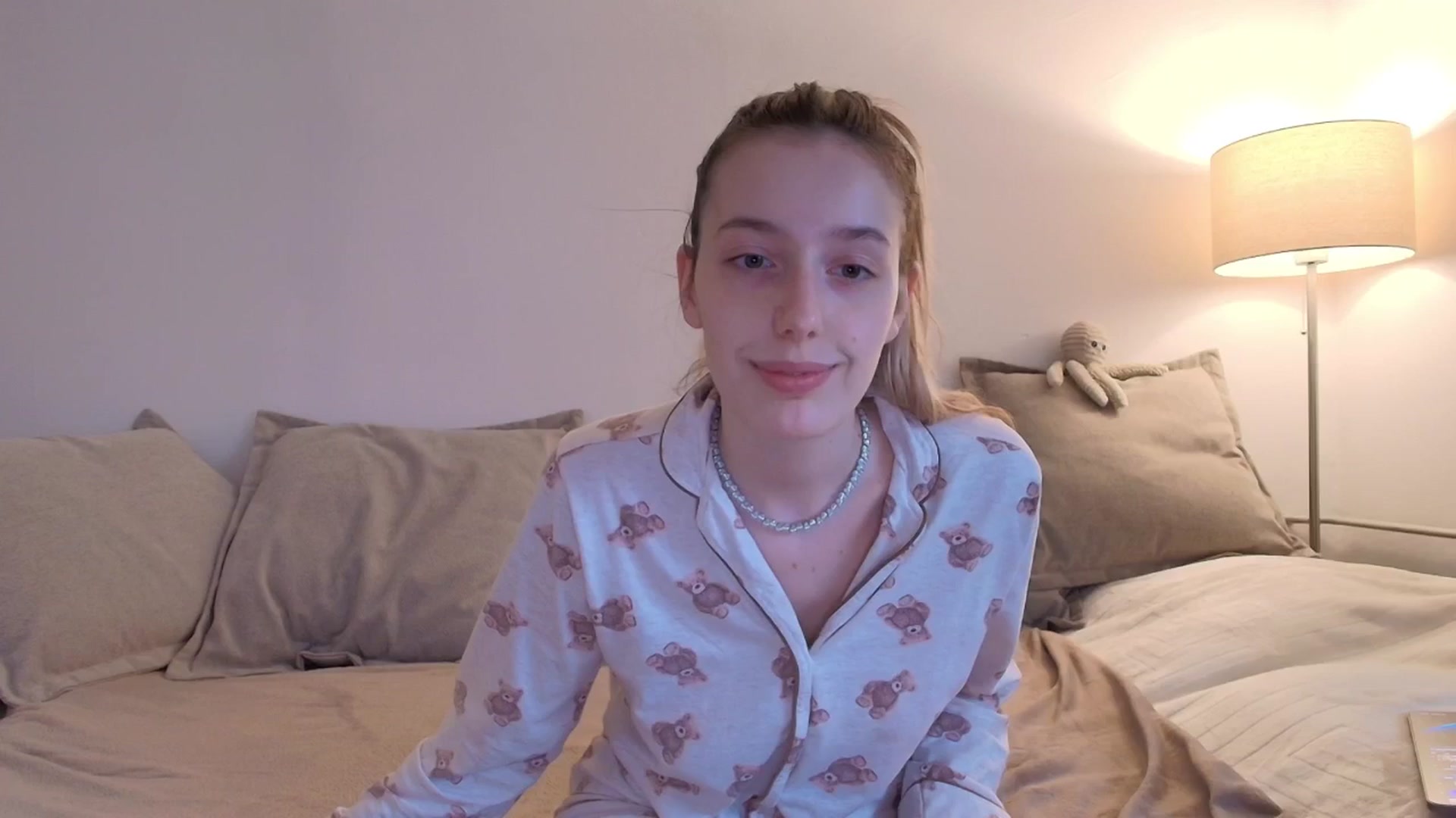 Gallery image thumbnail from Elenaxkiss's myfreecams stream on, 11/20/2025, 08:42 image 15 of 20
