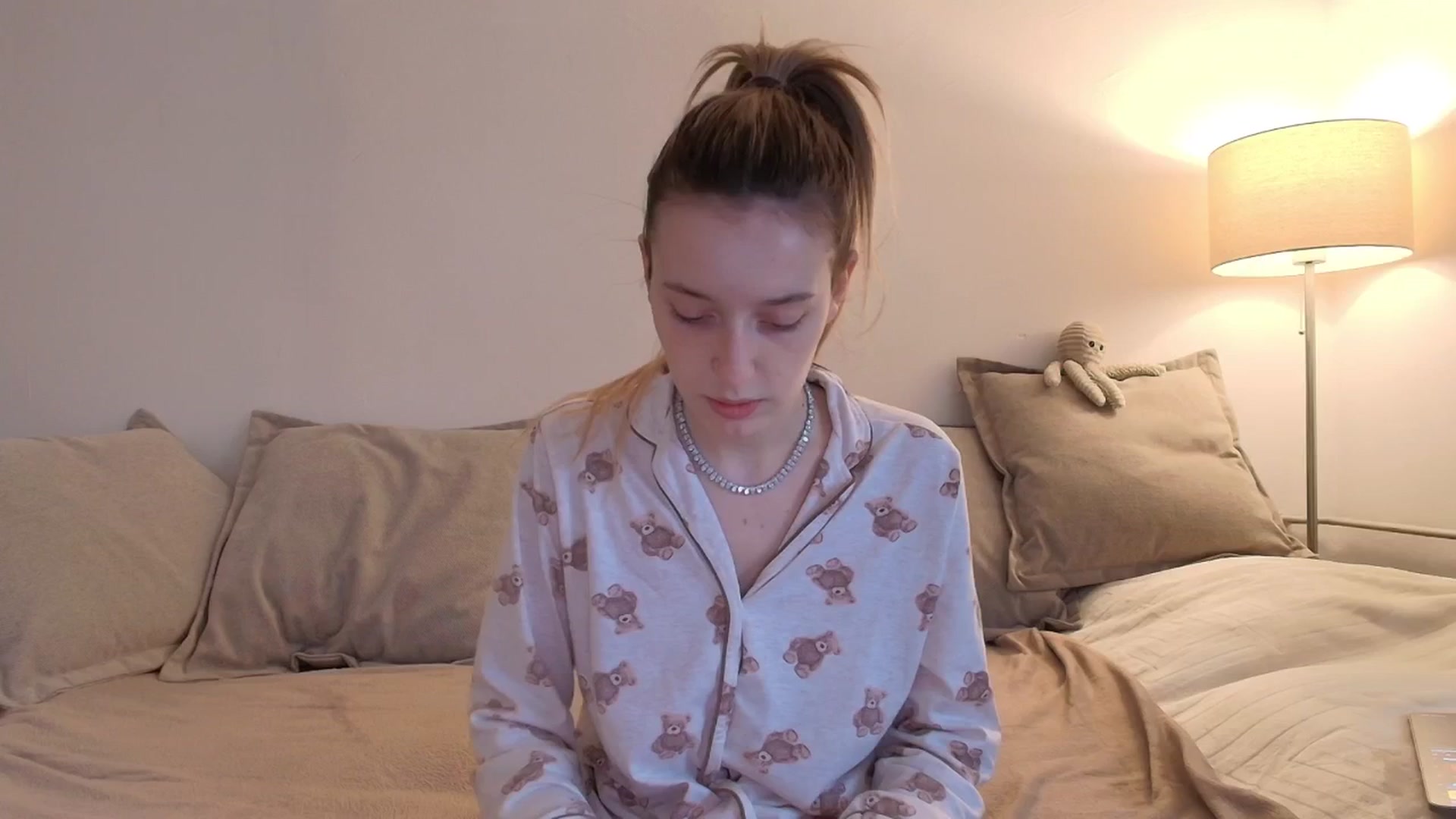 Gallery image thumbnail from Elenaxkiss's myfreecams stream on, 11/20/2025, 08:42 image 3 of 20