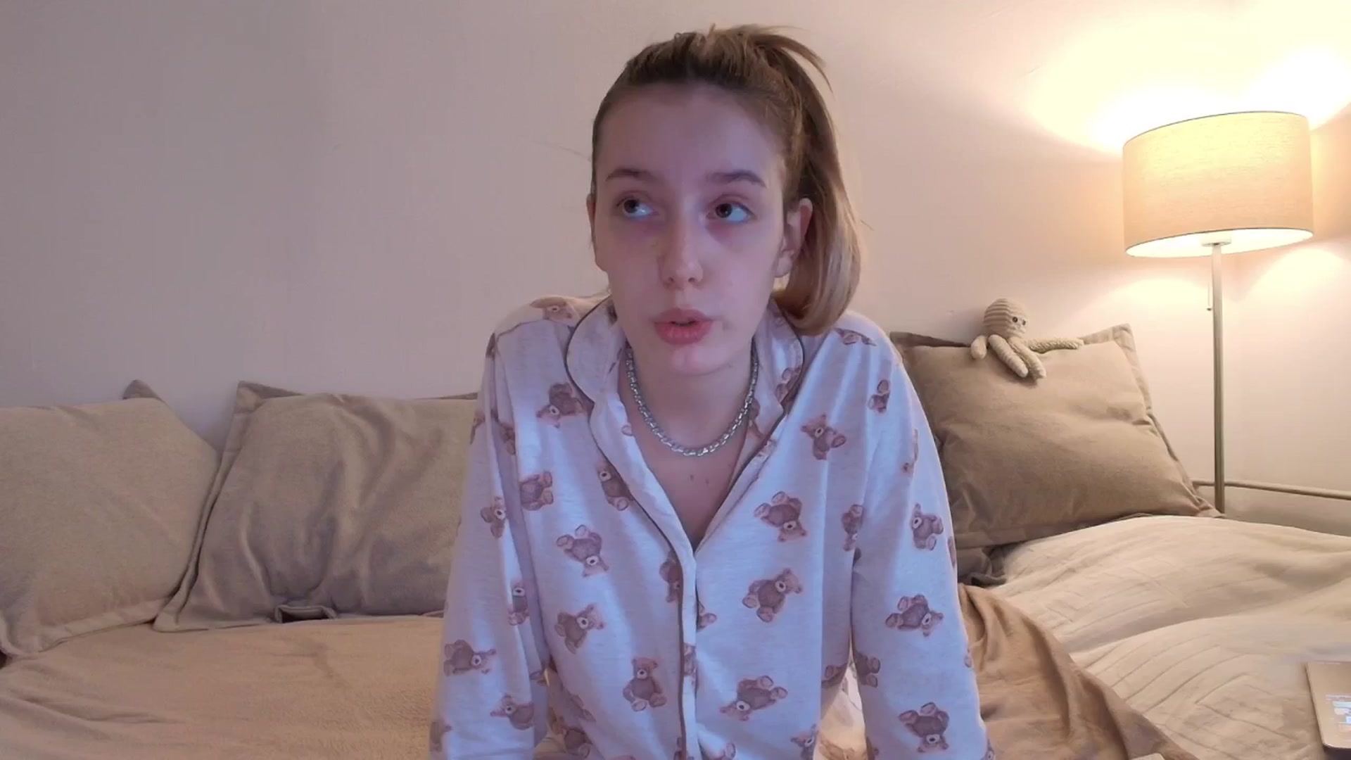 Gallery image thumbnail from Elenaxkiss's myfreecams stream on, 11/20/2025, 08:42 image 10 of 20