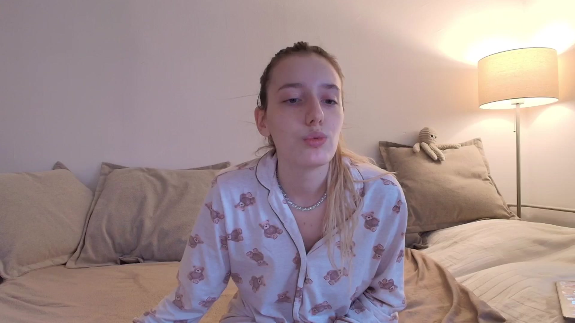 Gallery image thumbnail from Elenaxkiss's myfreecams stream on, 11/20/2025, 08:42 image 12 of 20