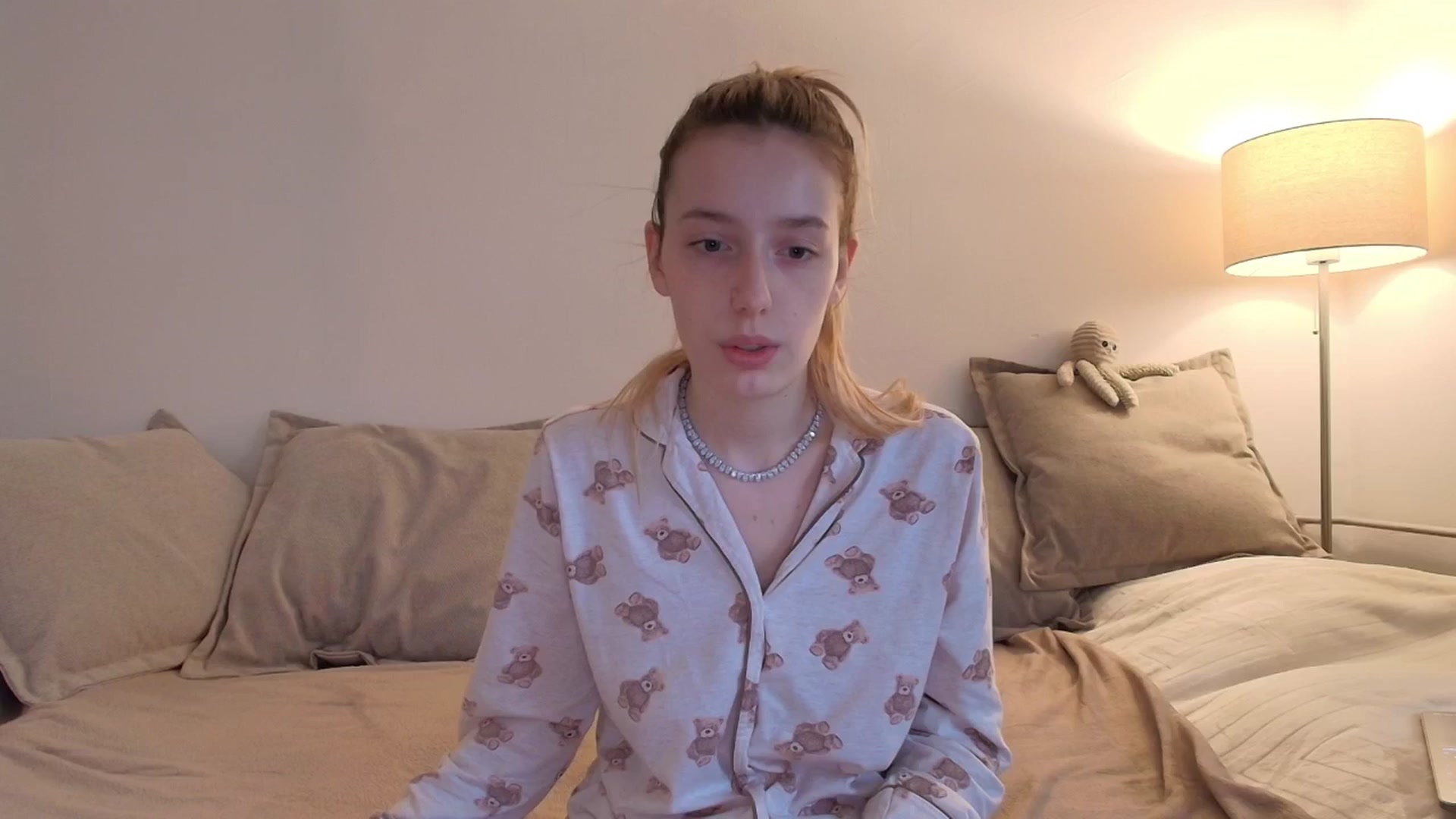Gallery image thumbnail from Elenaxkiss's myfreecams stream on, 11/20/2025, 08:42 image 1 of 20