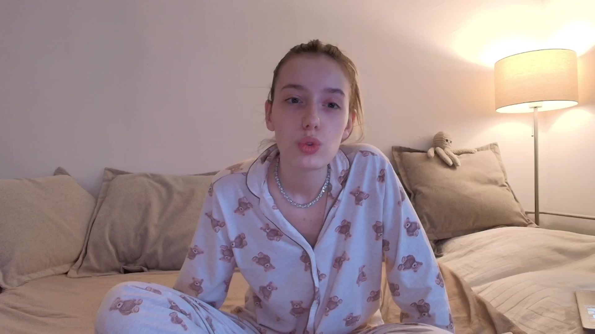Gallery image thumbnail from Elenaxkiss's myfreecams stream on, 11/20/2025, 08:42 image 9 of 20