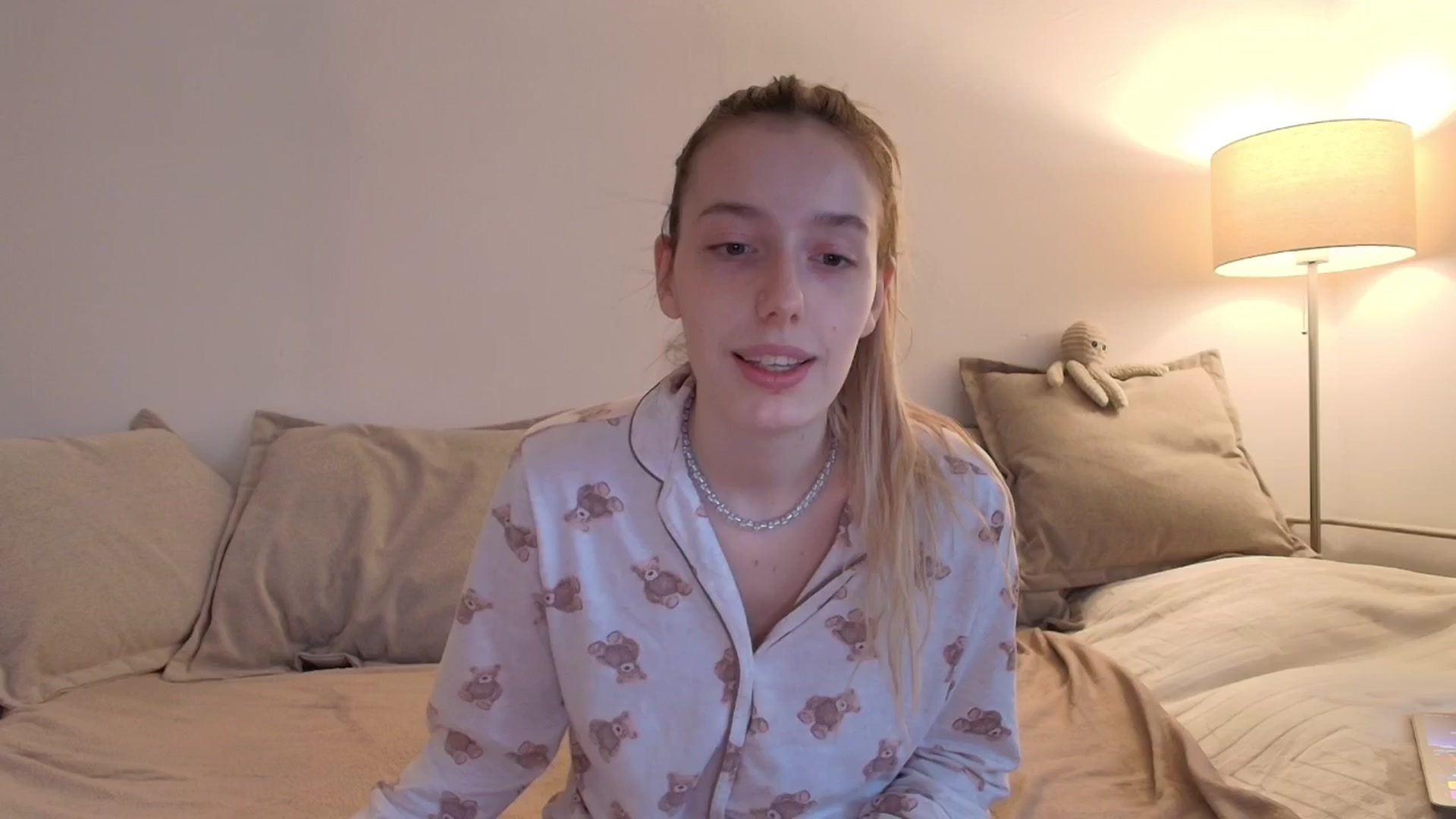 Gallery image thumbnail from Elenaxkiss's myfreecams stream on, 11/20/2025, 08:42 image 5 of 20
