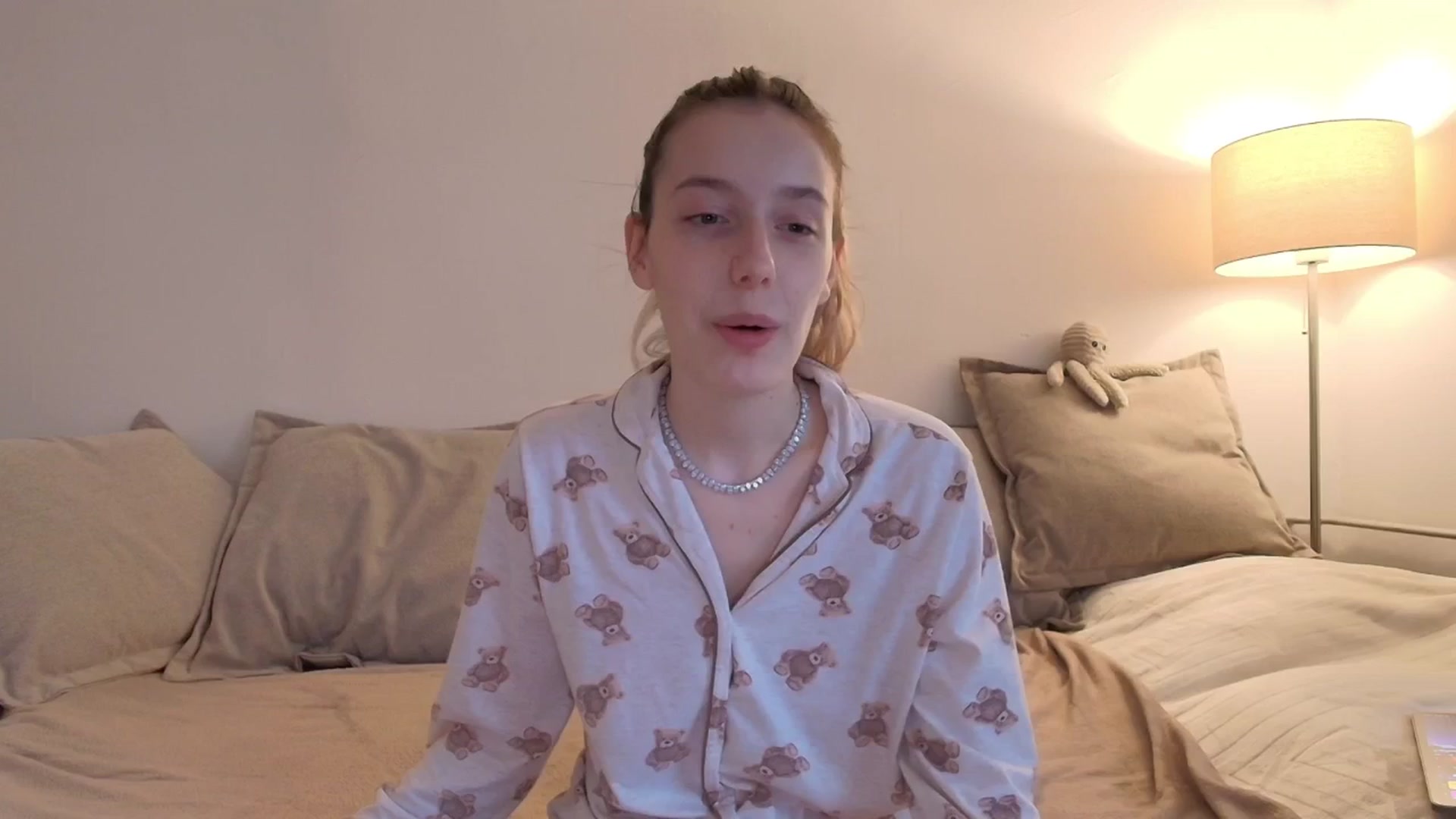 Gallery image thumbnail from Elenaxkiss's myfreecams stream on, 11/20/2025, 08:42 image 6 of 20