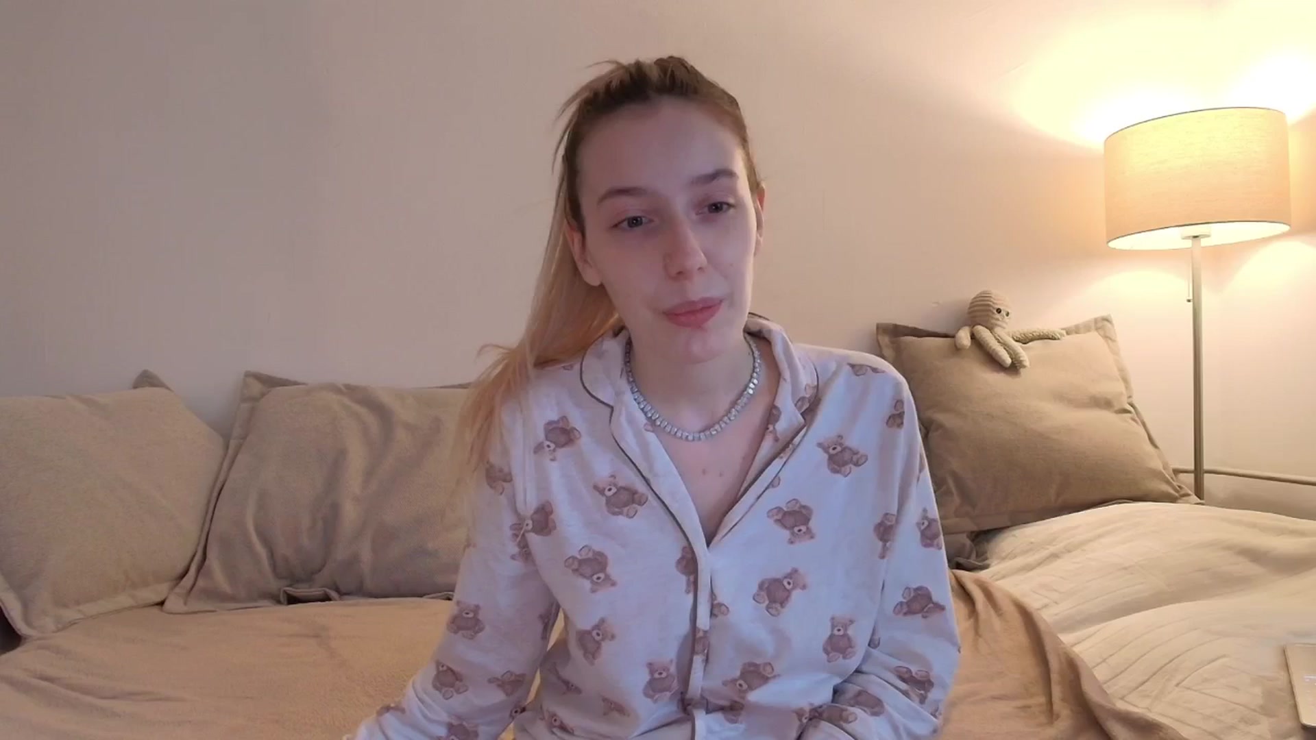 Gallery image thumbnail from Elenaxkiss's myfreecams stream on, 11/20/2025, 08:42 image 2 of 20