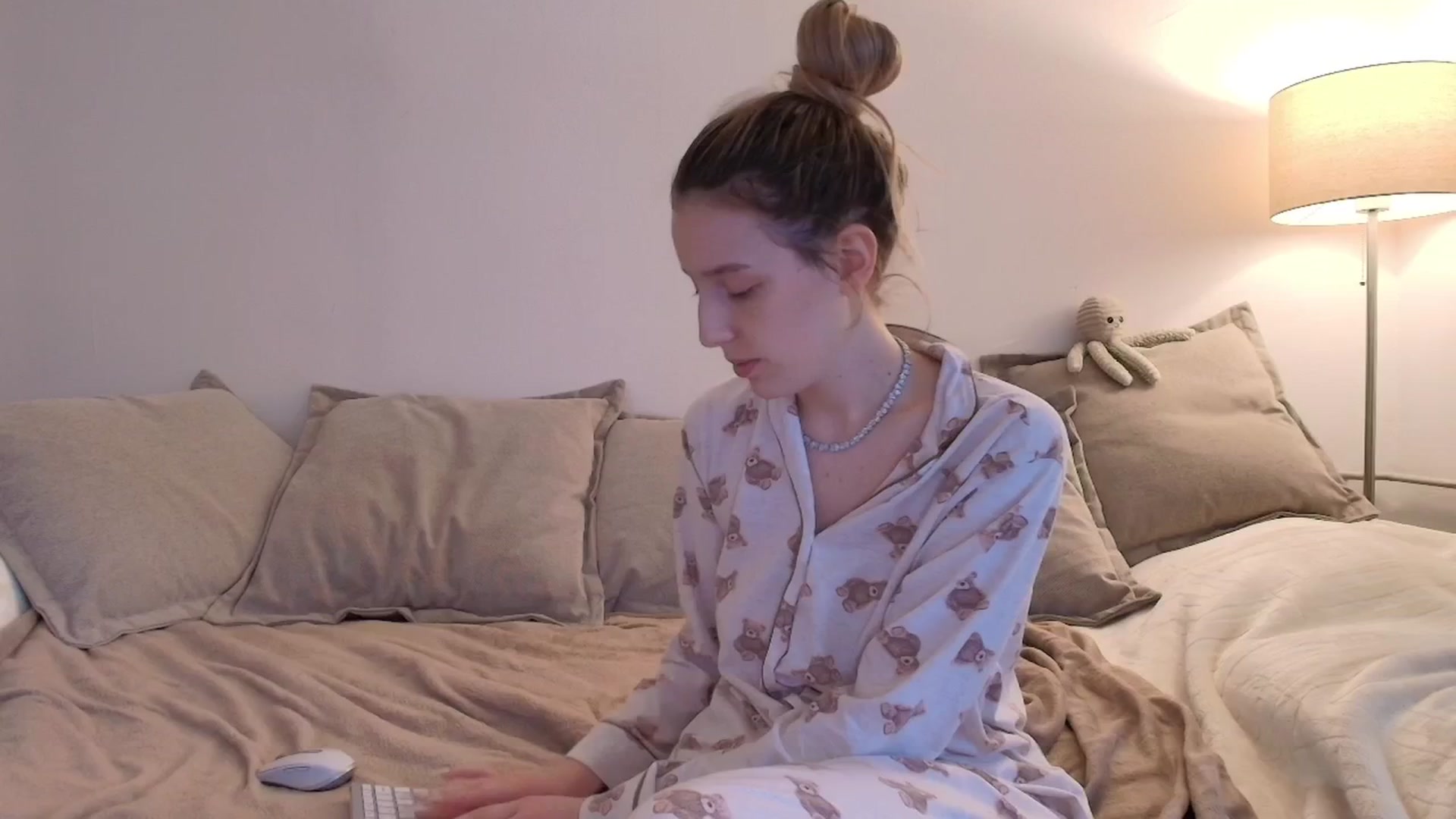 Gallery image thumbnail from Elenaxkiss's myfreecams stream on, 11/20/2025, 11:16 image 19 of 20