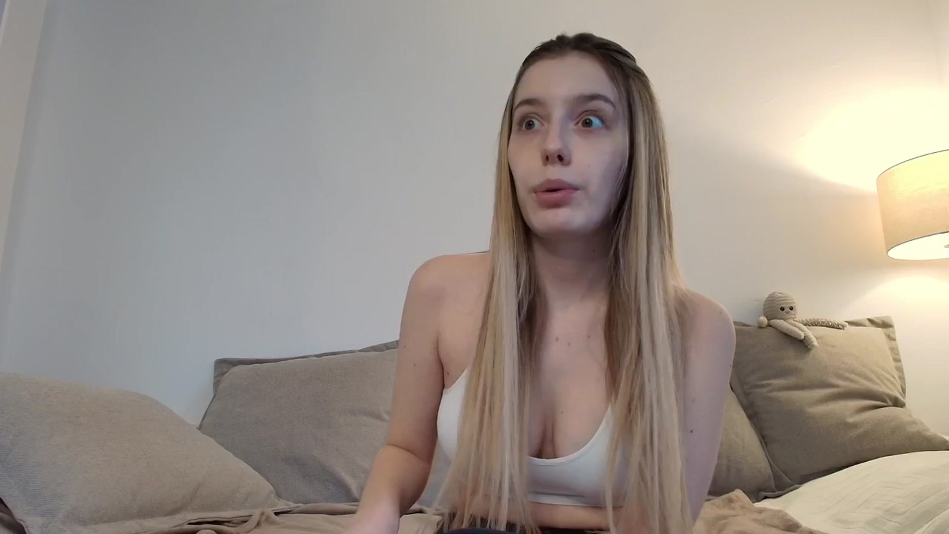 Gallery image thumbnail from Elenaxkiss's myfreecams stream on, 11/21/2025, 12:19 image 9 of 20