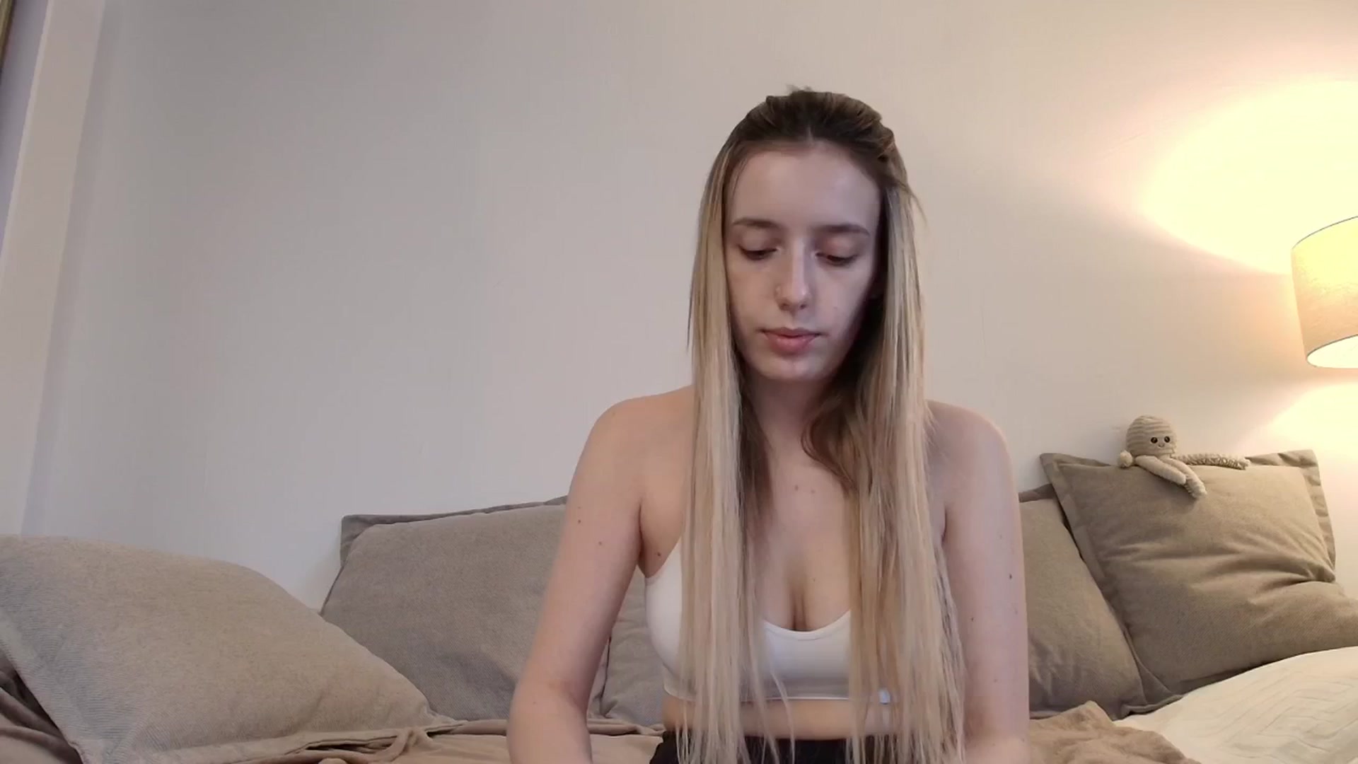 Gallery image thumbnail from Elenaxkiss's myfreecams stream on, 11/21/2025, 12:19 image 1 of 20