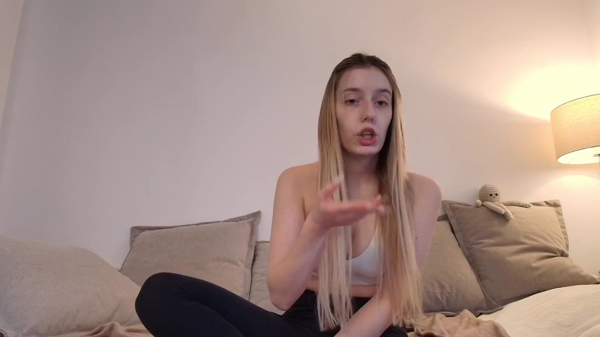 Gallery image thumbnail from Elenaxkiss's myfreecams stream on, 11/21/2025, 12:19 image 12 of 20