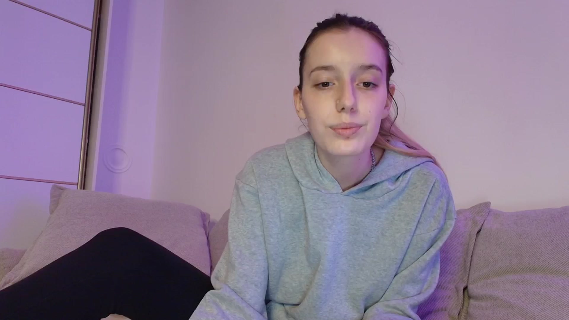 Gallery image thumbnail from Elenaxkiss's myfreecams stream on, 11/22/2025, 20:40 image 19 of 20