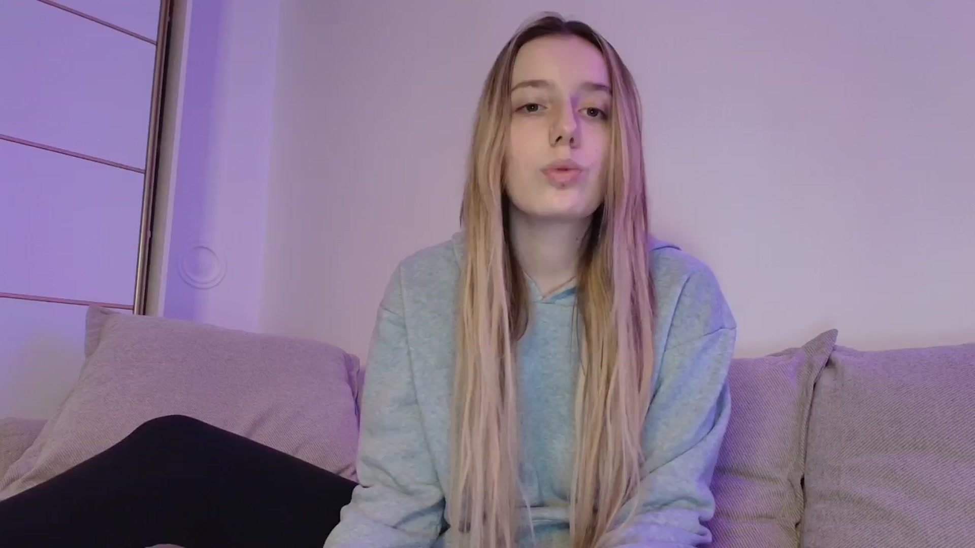 Gallery image thumbnail from Elenaxkiss's myfreecams stream on, 11/22/2025, 20:40 image 5 of 20