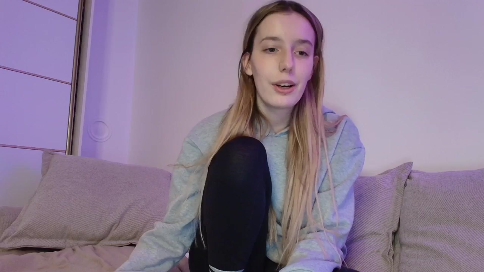 Gallery image thumbnail from Elenaxkiss's myfreecams stream on, 11/22/2025, 20:40 image 1 of 20
