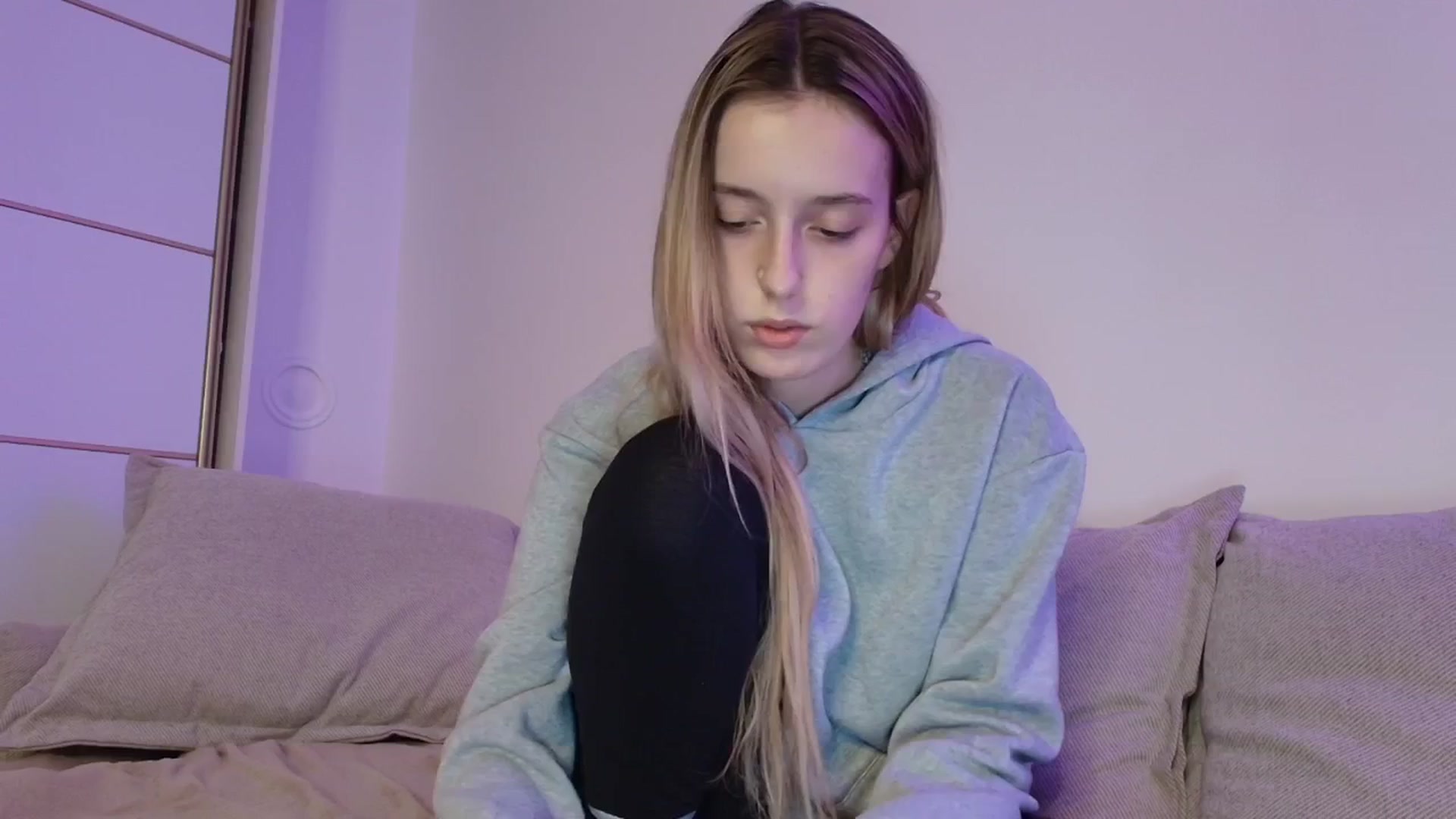 Gallery image thumbnail from Elenaxkiss's myfreecams stream on, 11/22/2025, 20:40 image 2 of 20