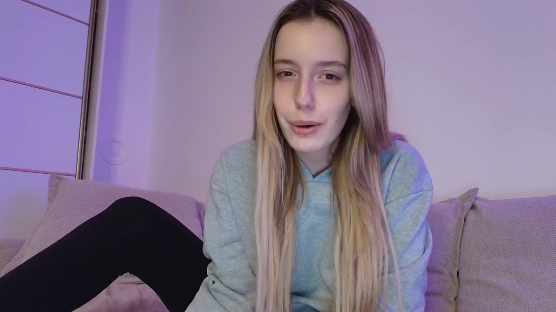 Gallery image thumbnail from Elenaxkiss's myfreecams stream on, 11/22/2025, 20:40 image 6 of 20