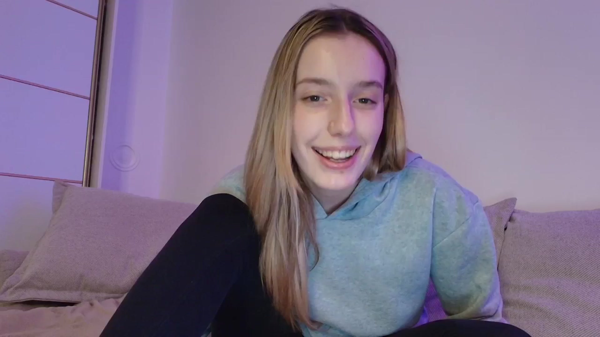 Gallery image thumbnail from Elenaxkiss's myfreecams stream on, 11/22/2025, 20:40 image 3 of 20