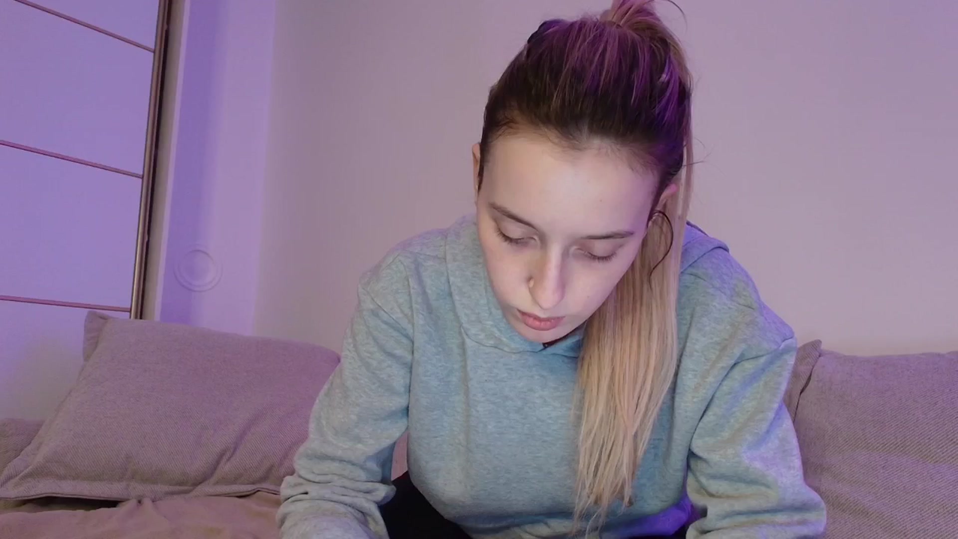 Gallery image thumbnail from Elenaxkiss's myfreecams stream on, 11/22/2025, 20:40 image 17 of 20