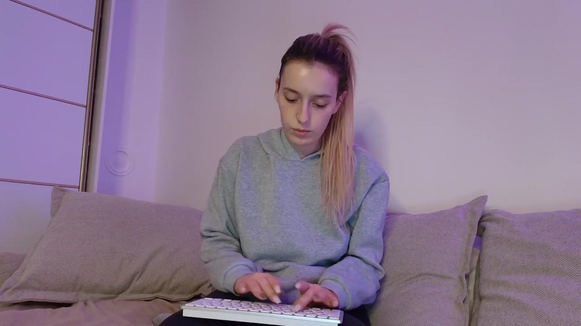 Gallery image thumbnail from Elenaxkiss's myfreecams stream on, 11/22/2025, 20:40 image 12 of 20