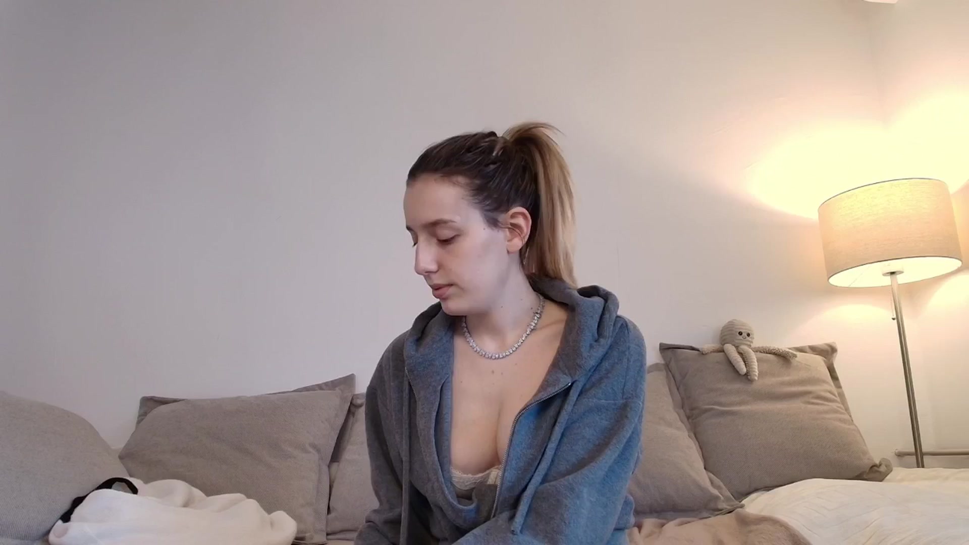 Gallery image thumbnail from Elenaxkiss's myfreecams stream on, 11/23/2025, 09:52 image 12 of 20