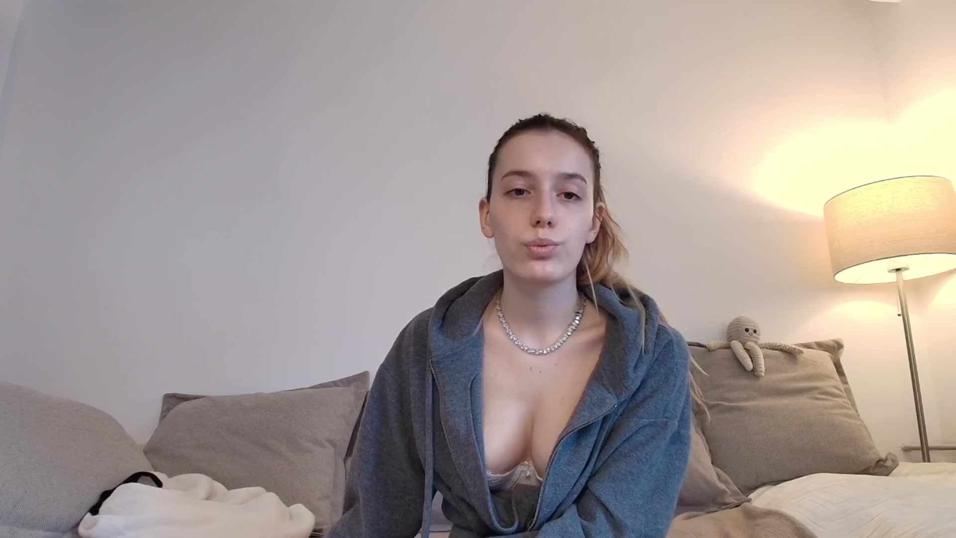 Gallery image thumbnail from Elenaxkiss's myfreecams stream on, 11/23/2025, 09:52 image 15 of 20