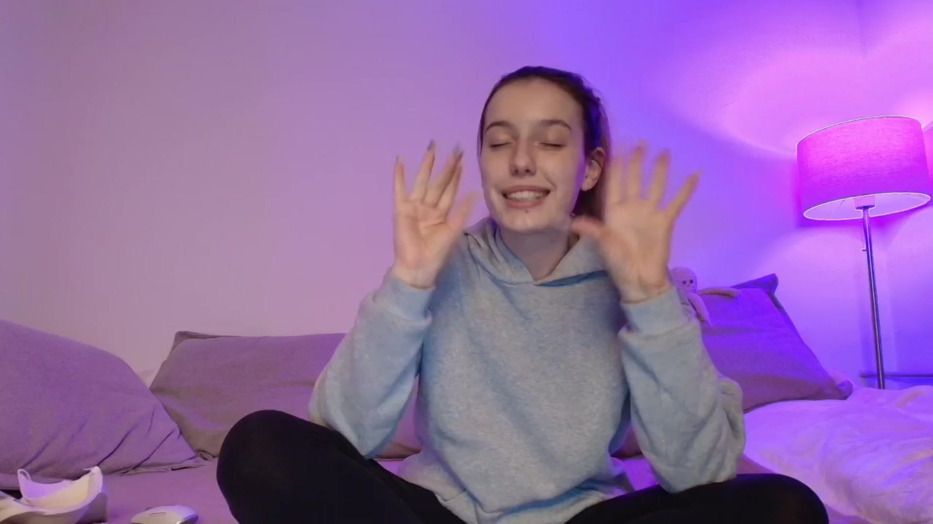 Gallery image thumbnail from Elenaxkiss's myfreecams stream on, 11/23/2025, 21:00 image 19 of 20
