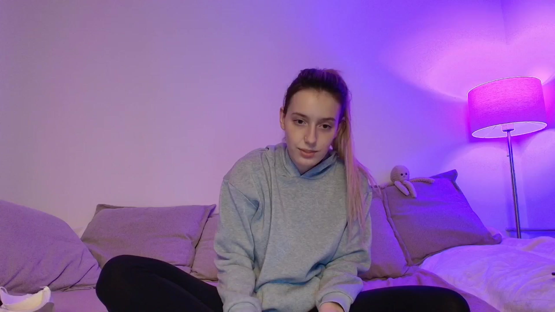 Gallery image thumbnail from Elenaxkiss's myfreecams stream on, 11/23/2025, 21:00 image 16 of 20