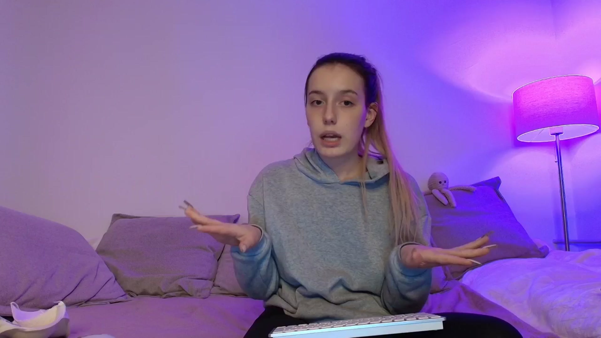 Gallery image thumbnail from Elenaxkiss's myfreecams stream on, 11/23/2025, 21:00 image 18 of 20