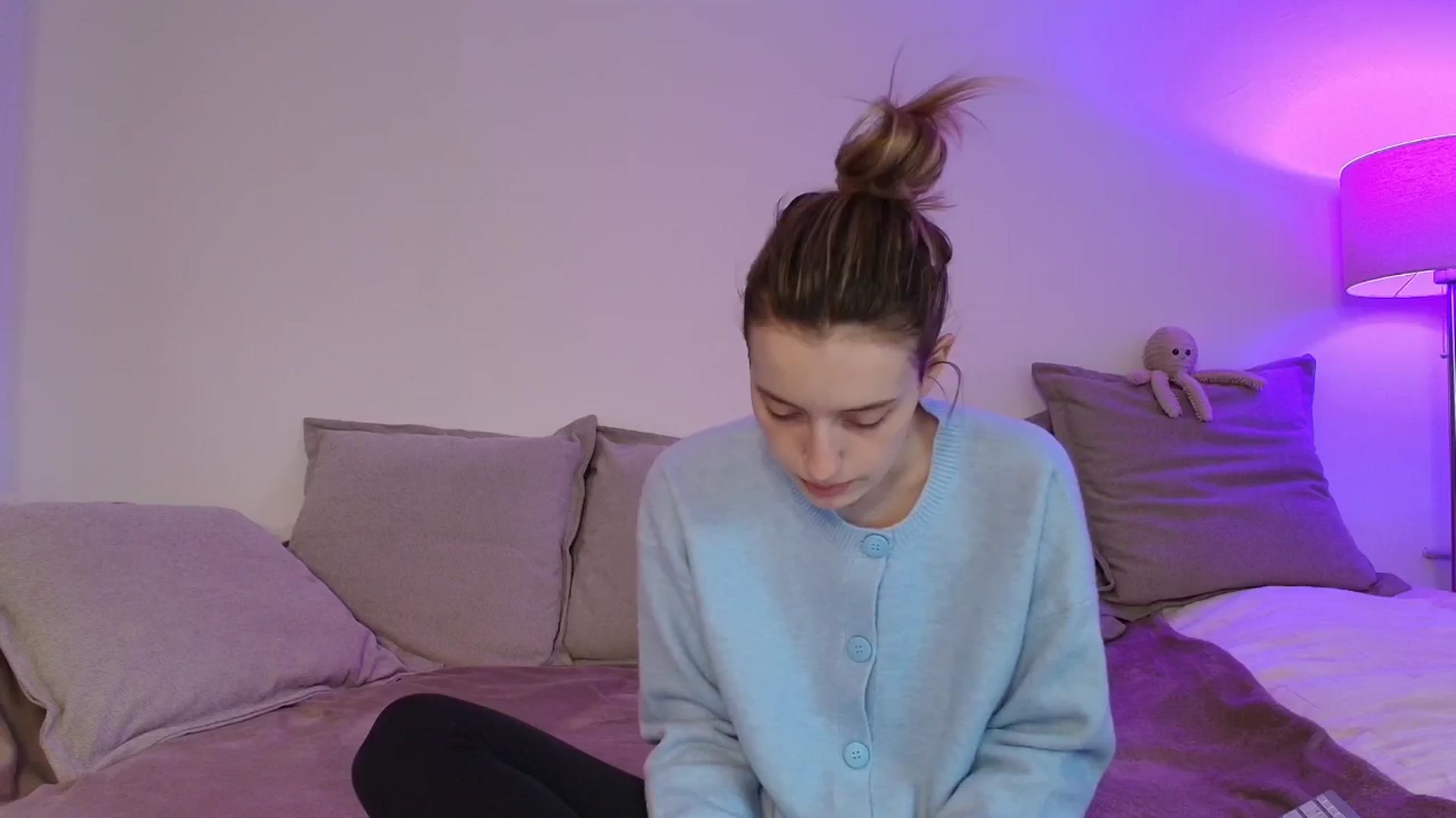 Gallery image thumbnail from Elenaxkiss's myfreecams stream on, 11/24/2025, 08:01 image 6 of 20