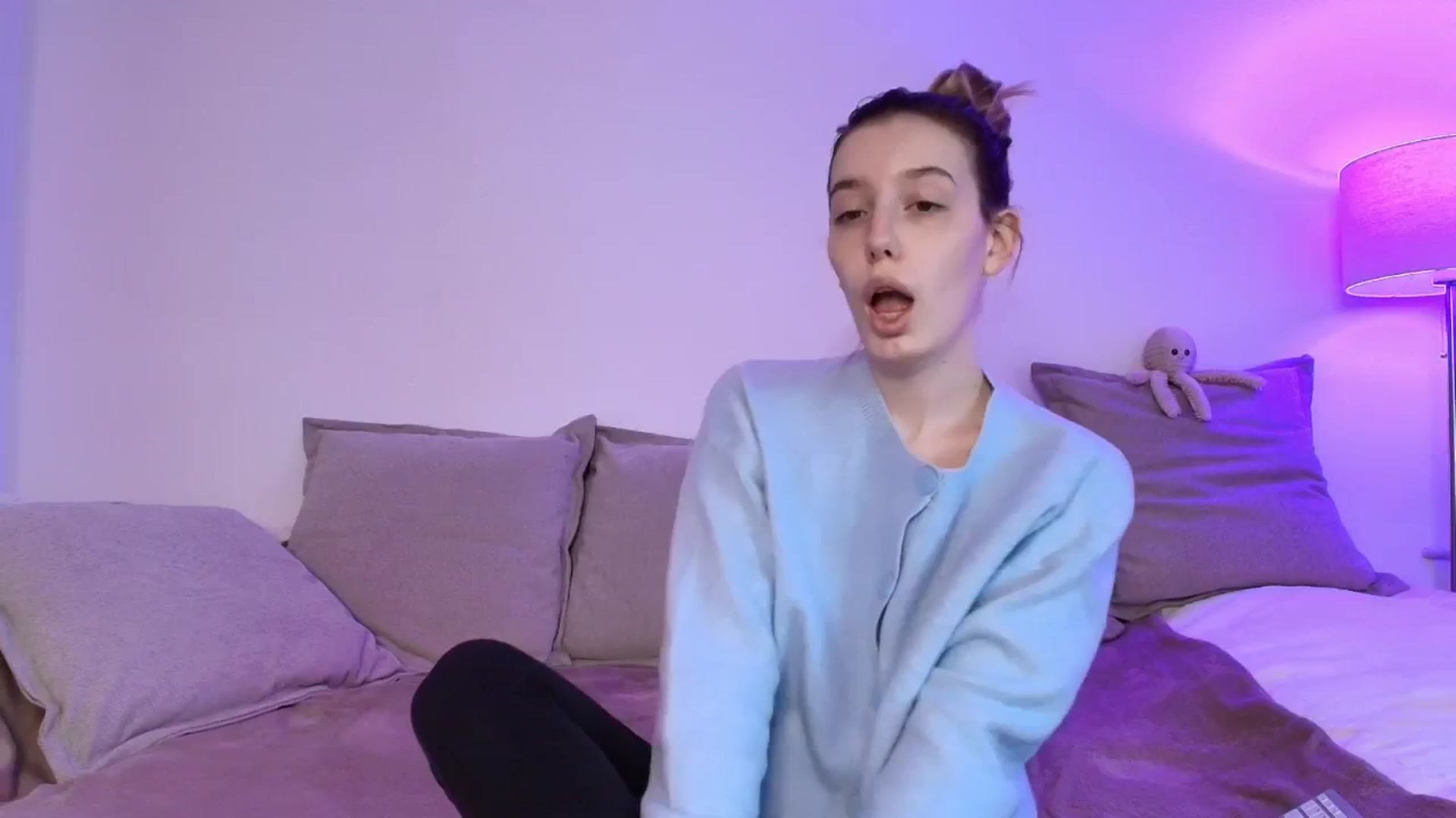 Gallery image thumbnail from Elenaxkiss's myfreecams stream on, 11/24/2025, 08:01 image 4 of 20
