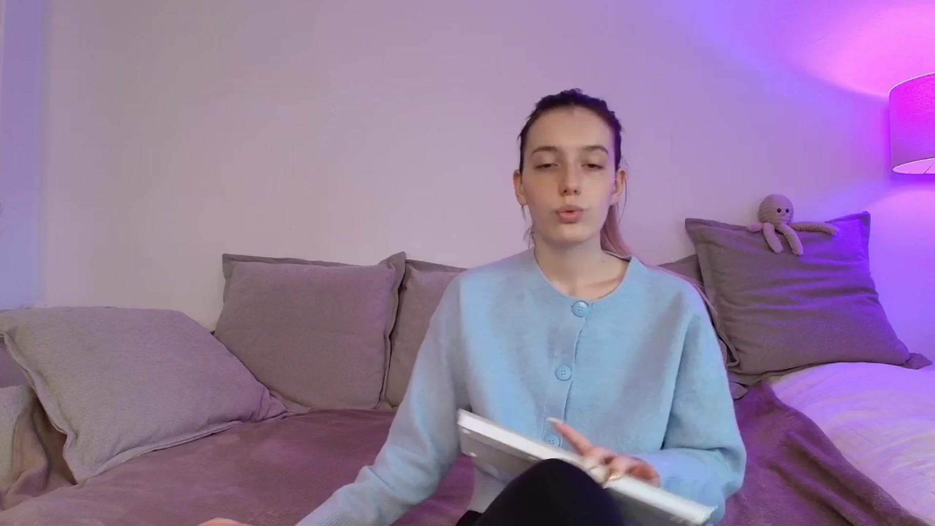 Gallery image thumbnail from Elenaxkiss's myfreecams stream on, 11/24/2025, 08:41 image 7 of 20