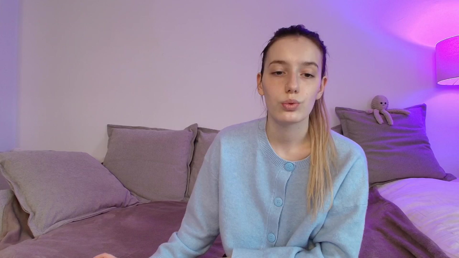 Gallery image thumbnail from Elenaxkiss's myfreecams stream on, 11/24/2025, 08:41 image 4 of 20