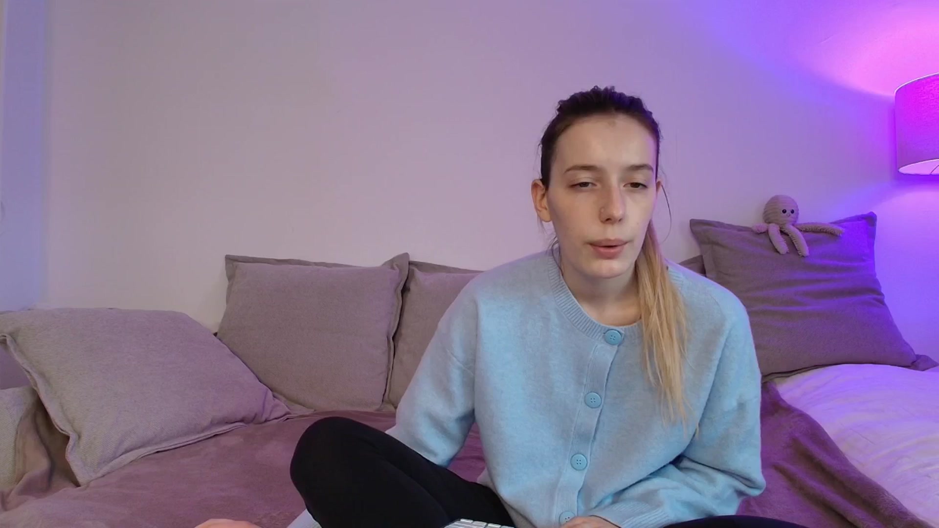 Gallery image thumbnail from Elenaxkiss's myfreecams stream on, 11/24/2025, 08:41 image 13 of 20