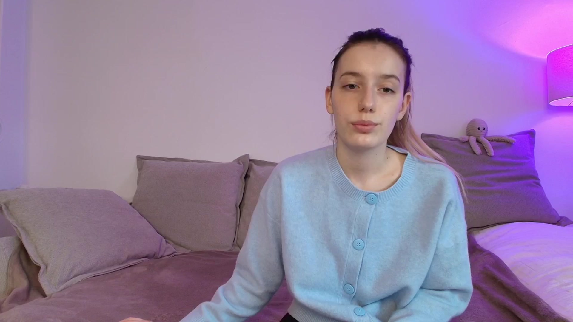 Gallery image thumbnail from Elenaxkiss's myfreecams stream on, 11/24/2025, 08:41 image 6 of 20
