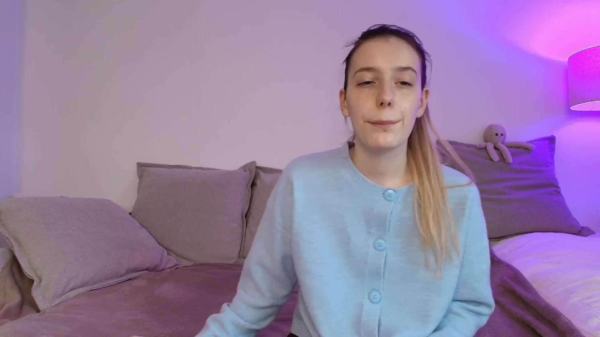 Gallery image thumbnail from Elenaxkiss's myfreecams stream on, 11/24/2025, 08:41 image 1 of 20