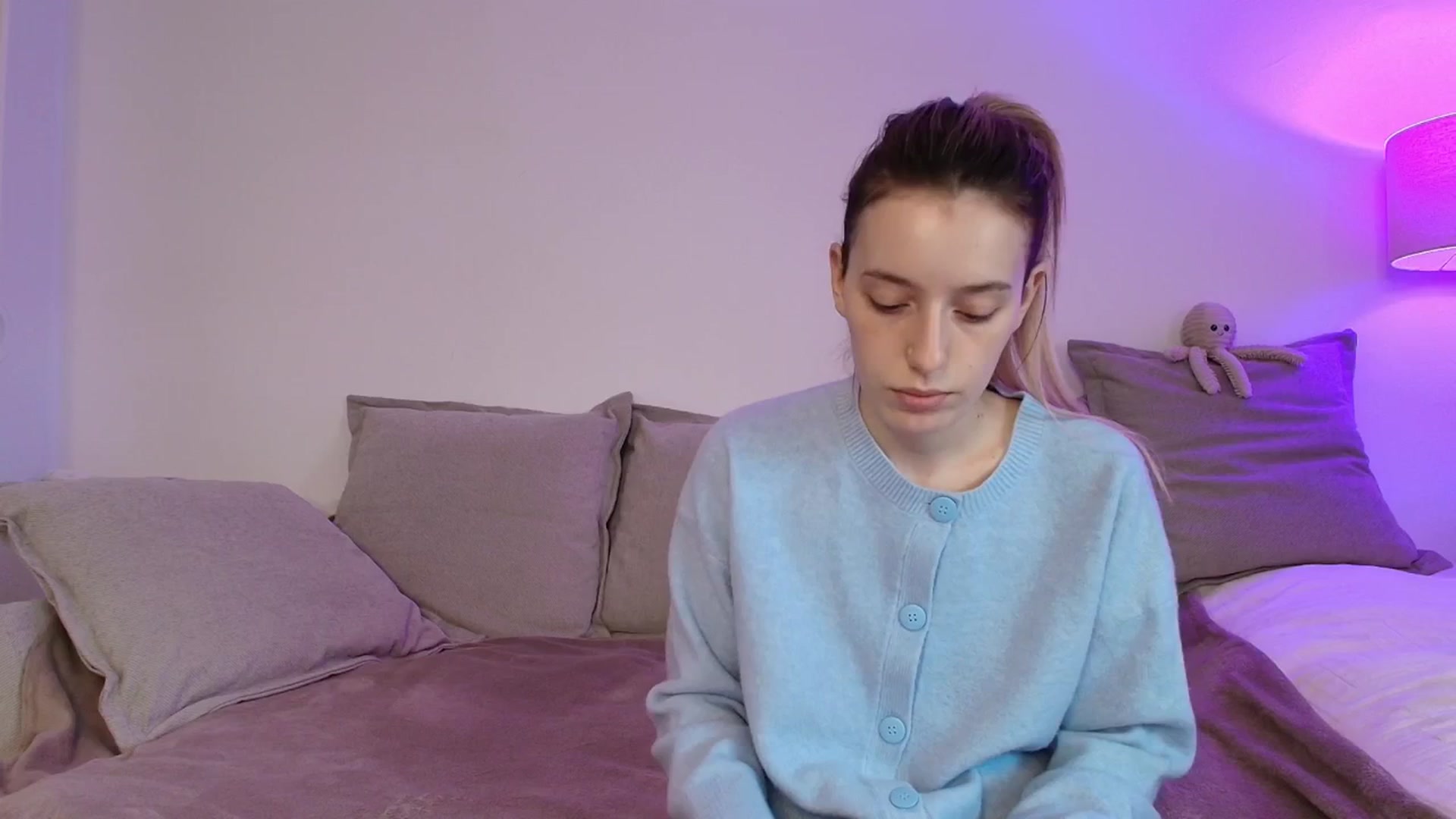 Gallery image thumbnail from Elenaxkiss's myfreecams stream on, 11/24/2025, 08:41 image 9 of 20