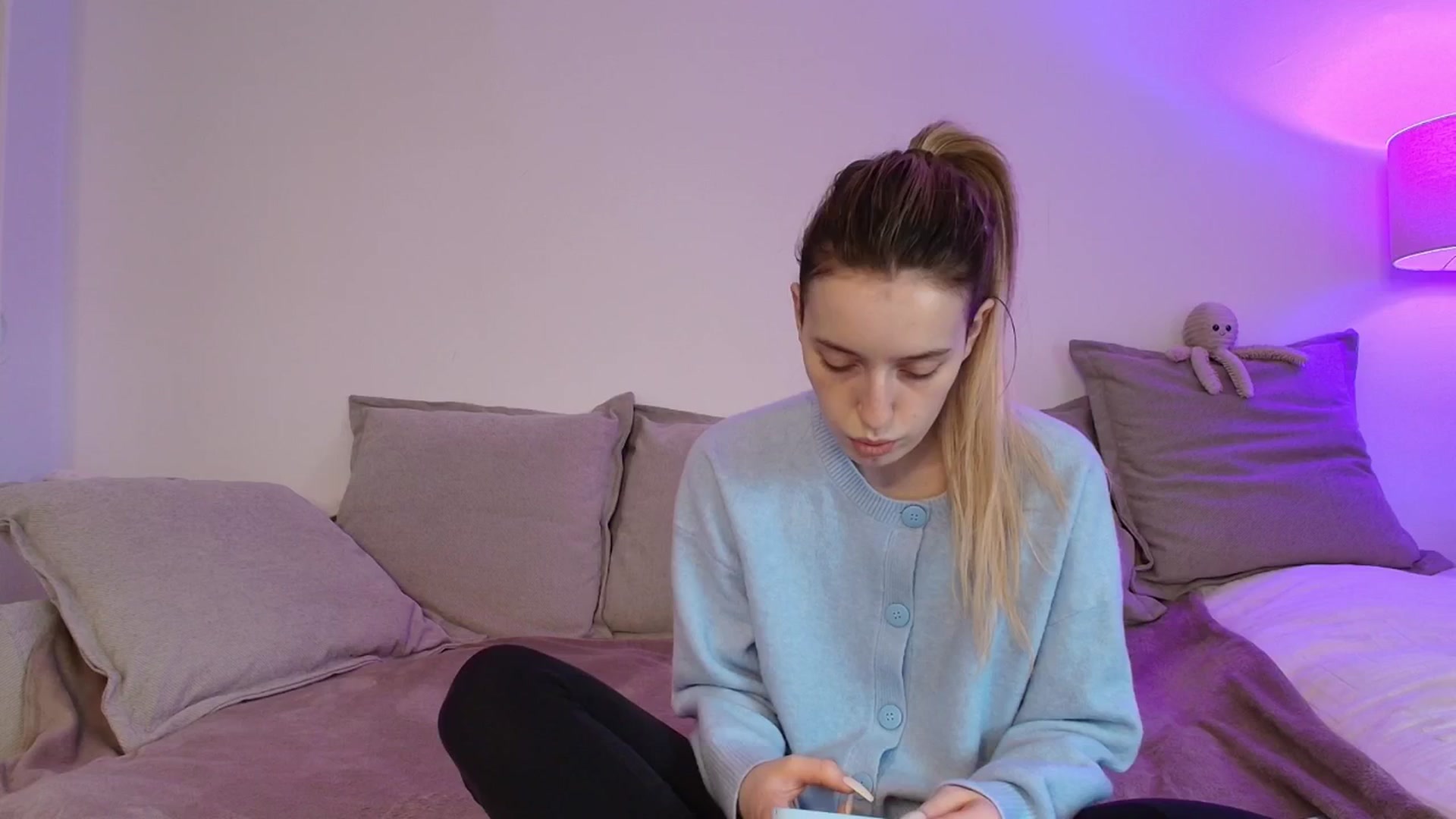 Gallery image thumbnail from Elenaxkiss's myfreecams stream on, 11/24/2025, 08:41 image 11 of 20