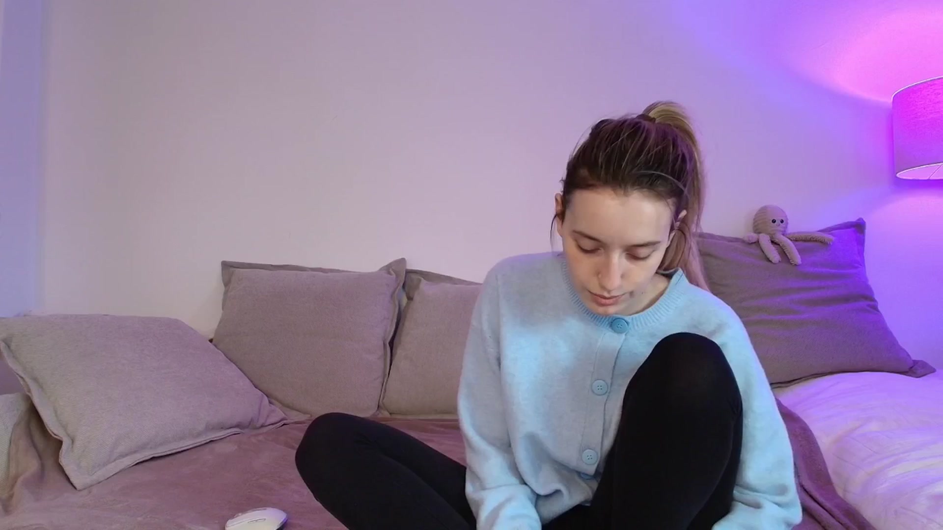 Gallery image thumbnail from Elenaxkiss's myfreecams stream on, 11/24/2025, 11:22 image 15 of 20
