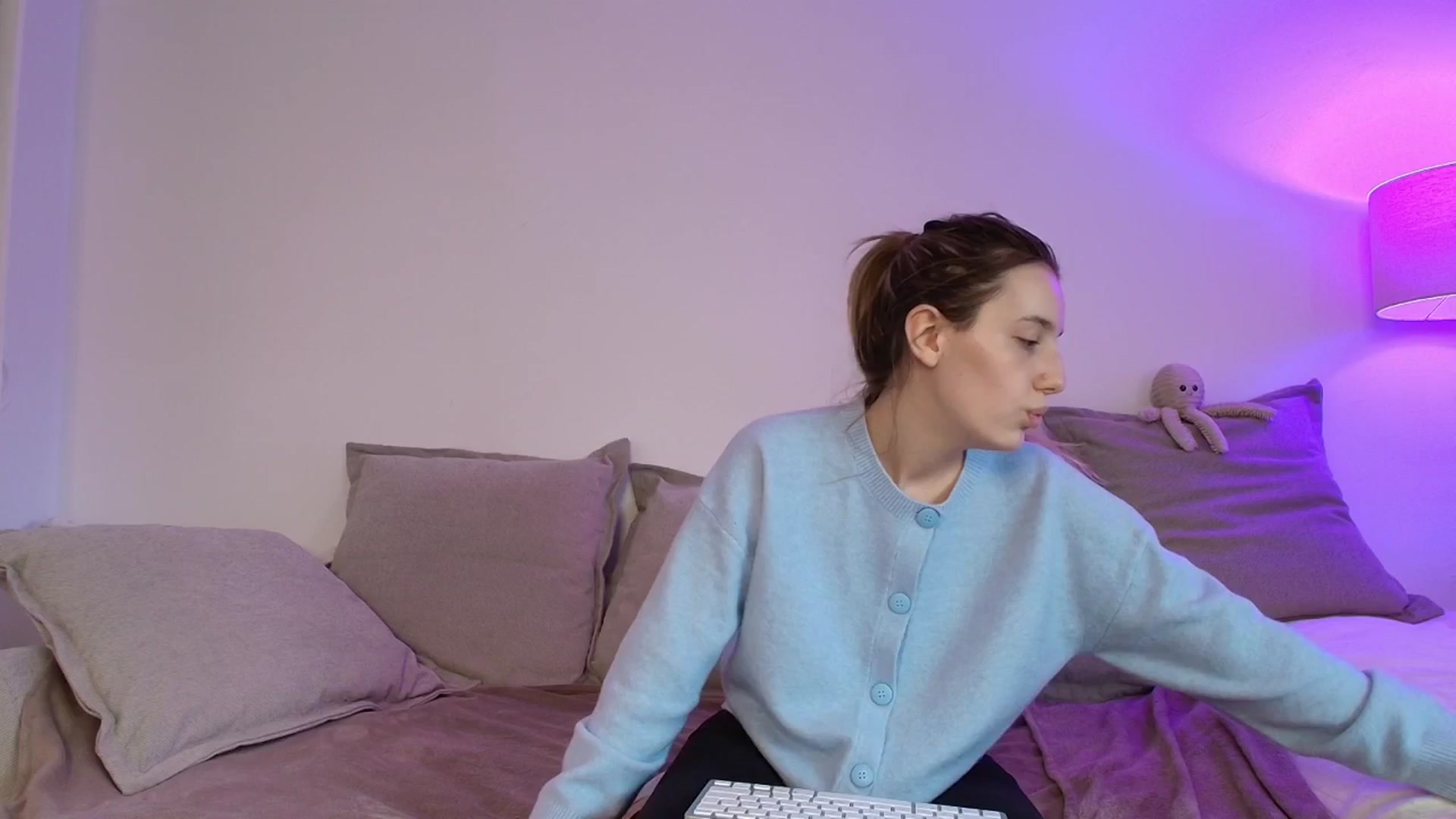 Gallery image thumbnail from Elenaxkiss's myfreecams stream on, 11/24/2025, 11:22 image 18 of 20