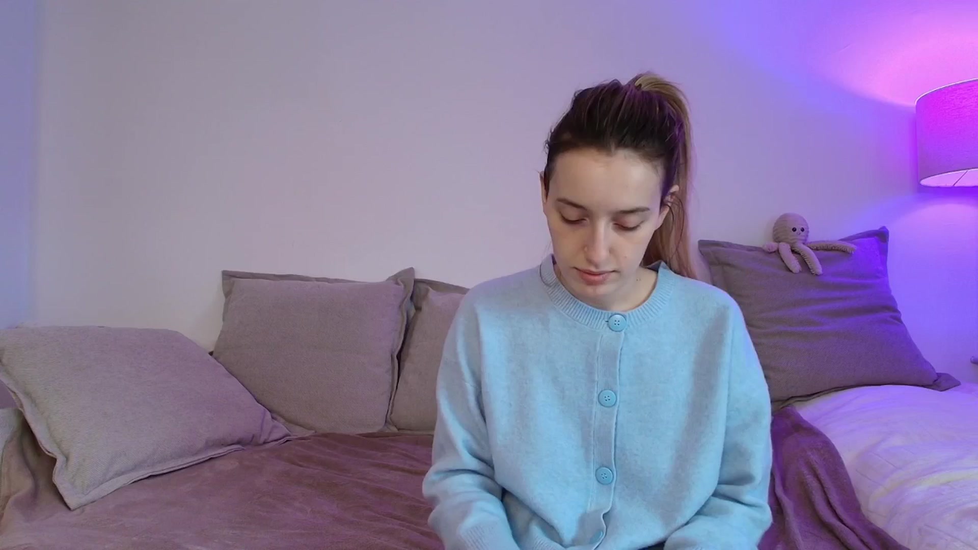 Gallery image thumbnail from Elenaxkiss's myfreecams stream on, 11/24/2025, 11:22 image 10 of 20