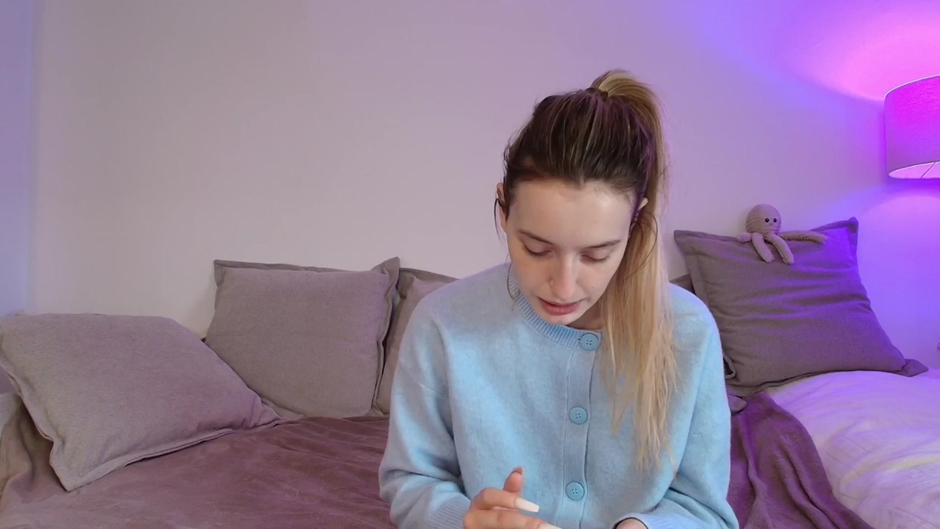 Gallery image thumbnail from Elenaxkiss's myfreecams stream on, 11/24/2025, 11:22 image 9 of 20