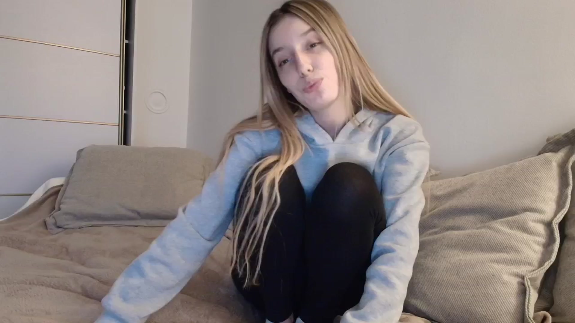 Gallery image thumbnail from Elenaxkiss's myfreecams stream on, 11/25/2025, 11:24 image 5 of 20