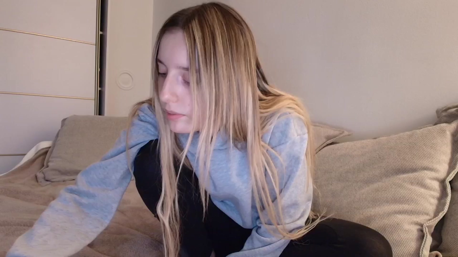 Gallery image thumbnail from Elenaxkiss's myfreecams stream on, 11/25/2025, 11:24 image 6 of 20