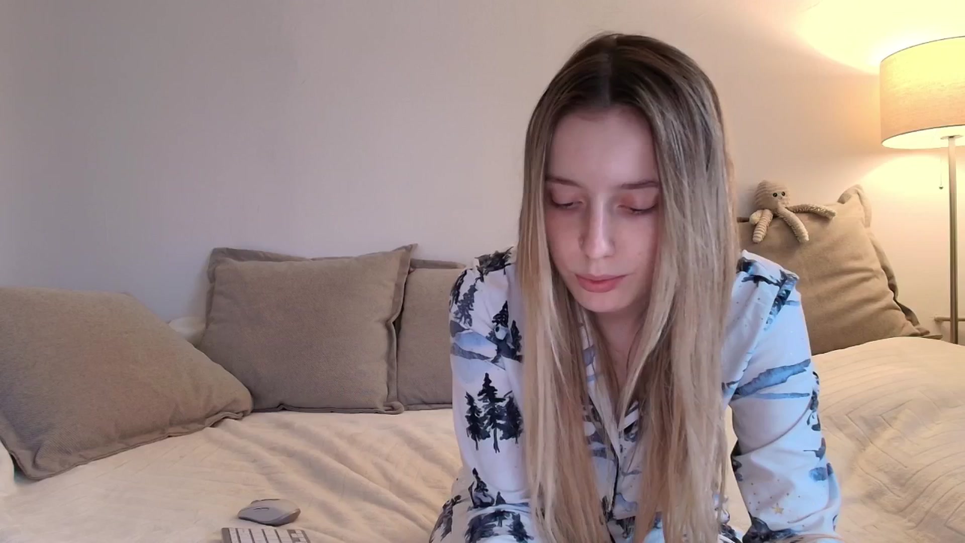 Gallery image thumbnail from Elenaxkiss's myfreecams stream on, 11/26/2025, 11:04 image 13 of 20